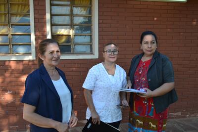 La Dra. Cecilia Castillo (d) denunció descuento compulsivo de salarios.