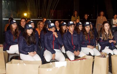 Parte de los jinetes y amazonas que representarán a nuestro país en la espera de la mayor fiesta de la equitación de nivel internacional que se vivirá desde mañana en el Club Hípico Paraguayo.