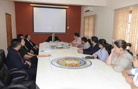el-rector-de-la-unican-mariano-adolfo-pacher-reunido-esta-manana-con-los-dirigentes-estudiantiles--131754000000-1383201.jpg