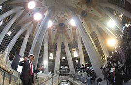 el-arquitecto-de-la-sagrada-familia-jordi-fauli-durante-la-rueda-de-prensa-en-la-sala-creuer-del-templo-efe-212135000000-1390531.jpg