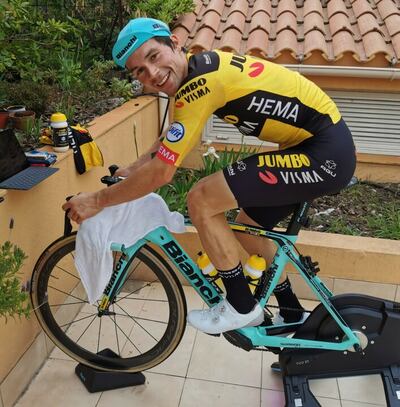 Primoz Roglic se encuentra realizando la cuarentena en su casa.