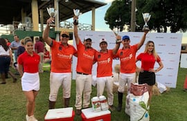 equipo-de-la-gloria-que-fue-el-campeon-del-torneo-apertura-de-polo-celebrado-en-el-campo-del-aca-caraya-polo-club-ubicado-en-el-rc-4--222601000000-1816720.jpg