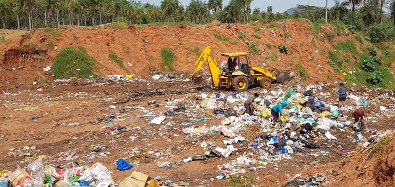 El vertedero municipal no cuenta con los requisitos básicos para operar.