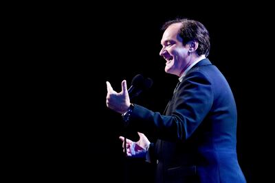El director Quentin Tarantino agradece el premio a Mejor Película por "Había una vez en Hollywood".