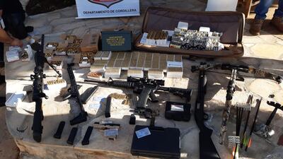 Incautan armas y municiones en una vivienda.