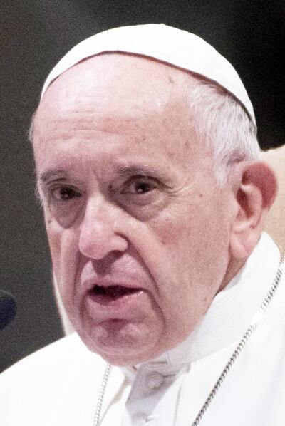 El papa Francisco pidió rezar el “rosario por la paz”.