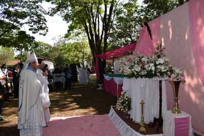 Monseñor Ricardo Valenzuela ofició la misa central.