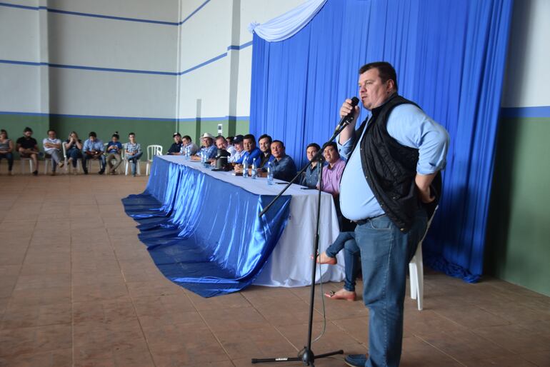 El político realizó promesa electoral en nombre del precandidato liberal