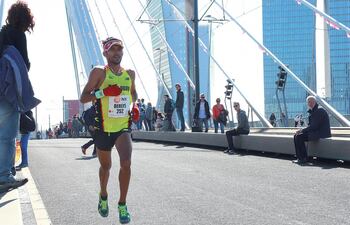 derlis-ayala-26-tuvo-que-correr-desde-que-tiene-memoria-para-hacer-sus-suenos-realidad-aunque-en-el-camino-vivio-muchas-dificultades-y-privacion-225148000000-1456274.jpg