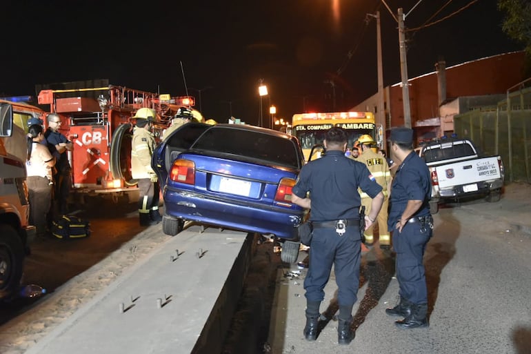 Chocó y quedó incrustado en viaducto de Cuatro Mojones