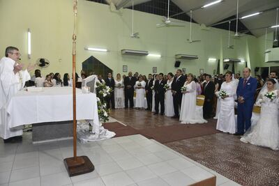 Boda comunitaria en la parroquia San Juan de Lambaré.