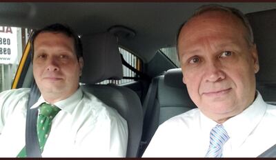 Guillermo Ferreiro, el abogado y sobrino del exintendente de Asunción Mario Ferreiro (d), presentó ayer una chicana para frenar la audiencia de imposición de medidas prevista para este lunes.