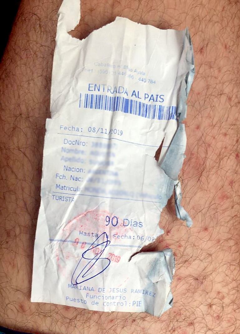 Documento presentado por el argentino para poder regresar a su país. Los funcionarios no lo aceptaron.