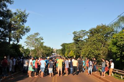 Cierre del acceso a Salto del Guairá.