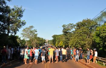 Cierre del acceso a Salto del Guairá.