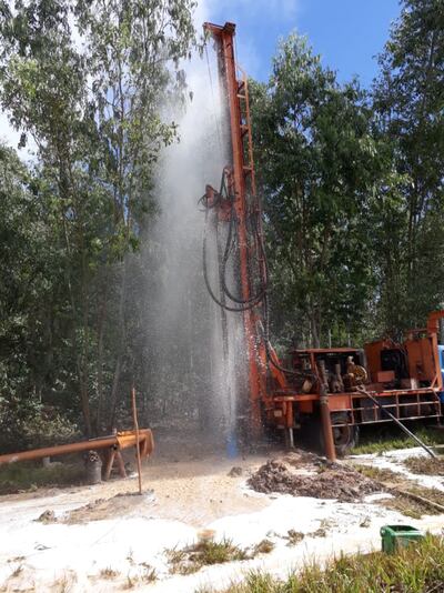 Hidroservic SRL invirtió en la compra de una máquina perforadora hidráulica adaptable a espacios pequeños y a diversos tipos de subsuelo.