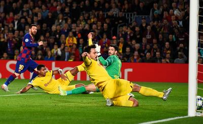 Segundo gol de Barcelona frente al  Dortmund, anotado por  Lionel Messi, en su partido 700, con el que el equipo español logró su clasificación a octavos de final de la Liga de Campeones.