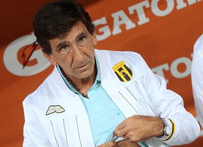 Gustavo Costas, en uno de sus “rituales” acostumbrados, en los momentos previos al partido disputado en el Arena Corinthians.