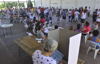 los-operadores-politicos-hacen-su-negocio-en-las-internas-partidarias-al-ofrecer-paquetes-de-votantes-segun-cuentan-cada-voto-cuesta-g-150-000--211648000000-510612.jpg