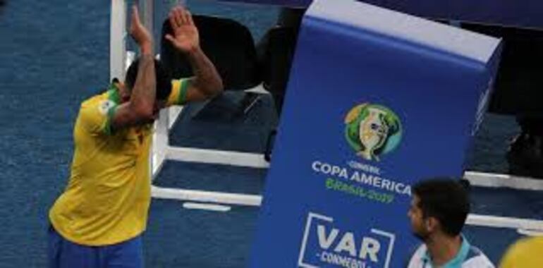 Gabriel Jesús fue suspendido y multado por el Tribunal de la Conmebol.