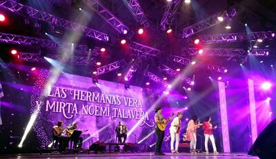 El requintista Roscer Díaz, el dúo correntino Las Hermanas Vera y la cantante Mirta Noemí Talavera se presentaron en la primera noche de la 30ª Fiesta Nacional del Chamamé.
