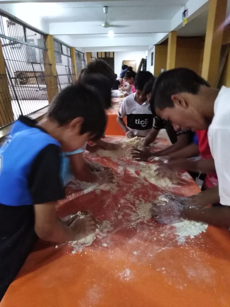 Taller de panadería impartido por docentes del SNPP.