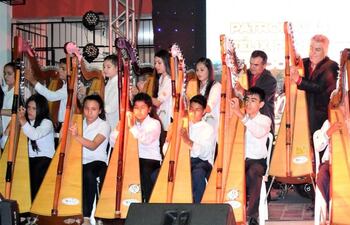 el-ensamble-de-arpas-ofrecio-un-magnifico-espectaculo-el-viernes-ultimo--220433000000-1757488.jpg
