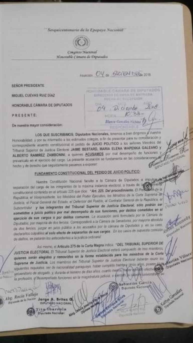 Primera p&aacute;gina del libelo presentado hoy.&nbsp;