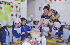 con-la-ayuda-de-profesores-y-padres-los-ninos-prepararon-chipas-en-el-nihon-gakko--194745000000-1574068.jpg