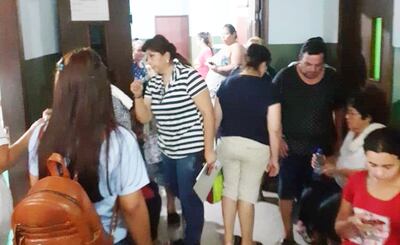 Centenares de personas asistieron a la preconsulta realizada en el hospital del IPS de Tebicuary.
