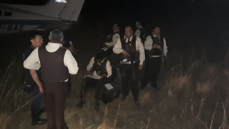 Guardias de Prosegur custodiando la carga.