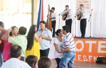 los-franquenos-bailaron-al-son-de-la-polca-paraguaya-la-actividad-se-realiza-de-manera-ininterrumpida-desde-hace-ocho-anos--205754000000-1407771.jpg