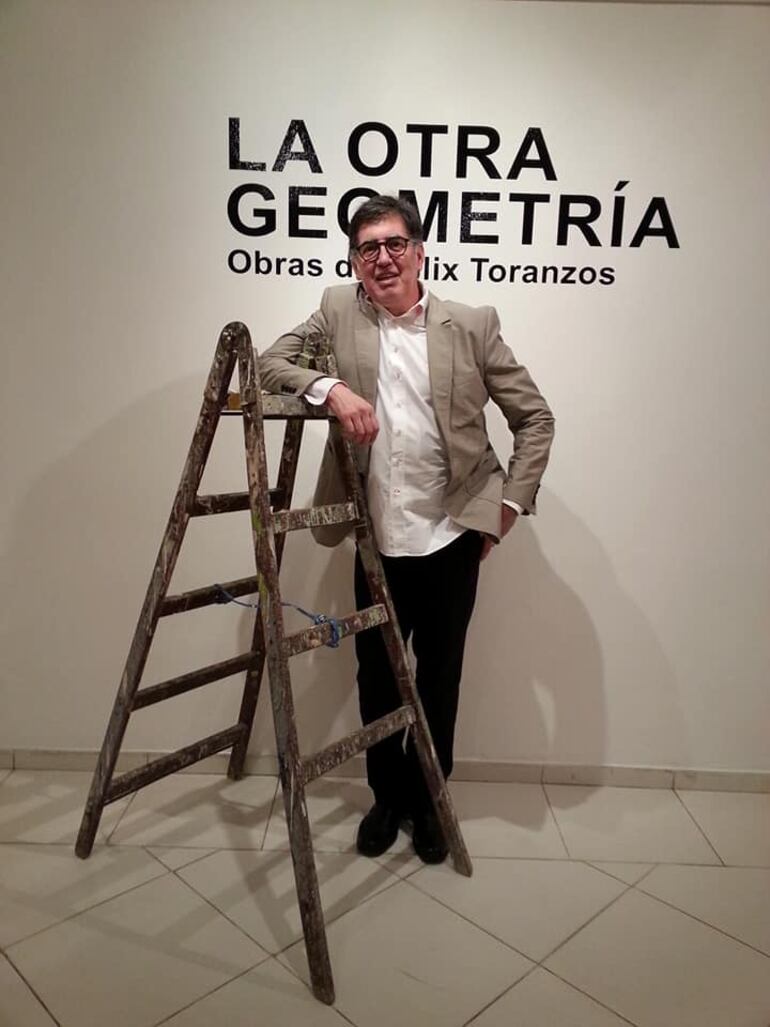 Félix Toranzos celebra sus 40 años de carrera artística con la muestra "La otra geometría".