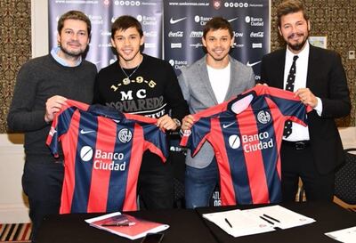 Óscar y Ángel Romero aparecen junto al presidente de San Lorenzo, Matías Lammens y el conocido Marcelo Tinelli (d).
