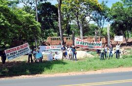 ambientalistas-volvieron-a-protestar-contra-la-construccion-de-un-servicentro-por-parte-del-diputado-oviedista-jose-lopez-chavez--142414000000-499820.jpg