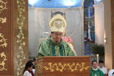 El obispo Ricardo Valenzuela durante la misa de este domingo, en Caacupé.