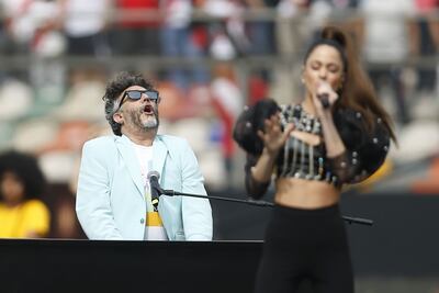 Fito Paez y Tini Stoessel en plena presentación.