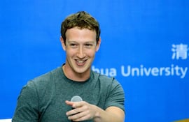 el-consejero-delegado-de-facebook-mark-zuckerberg-sorprendio-a-la-audiencia-que-fue-a-escucharlo-a-la-prestigiosa-universidad-tsinghua-de-pekin-con-215634000000-1393049.jpg