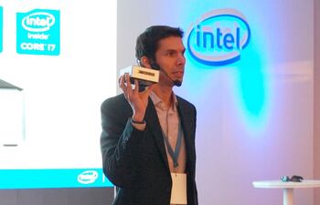 es-por-eso-que-se-desarrollo-el-nuc-un-equipo-que-tambien-fue-mostrado-durante-expriencia-intel-y-que-puede-entrar-en-la-palma-de-la-mano-del-usuar-195853000000-1400482.jpg