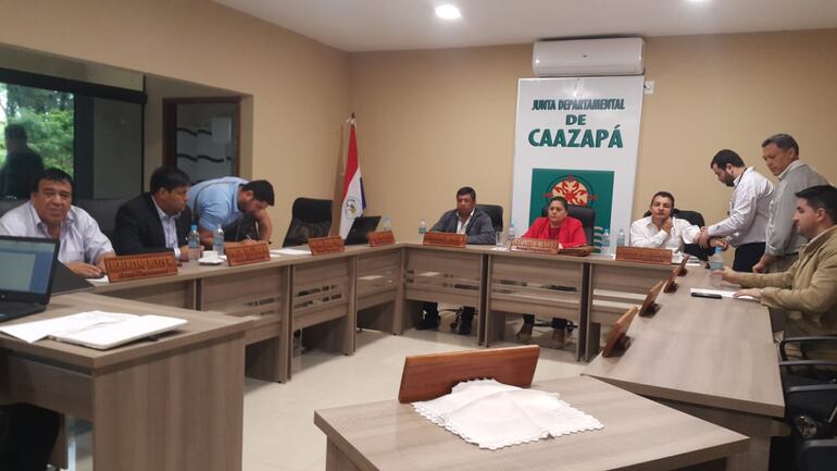 Una sesión en la Junta Departamental de Caazapá.