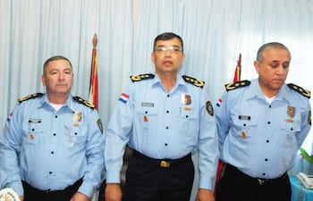 comisario-victor-rivas-aguilera-comisario-prudencio-burgos-y-comisario-ergidio-mino-durante-el-acto--221442000000-1754819.jpg