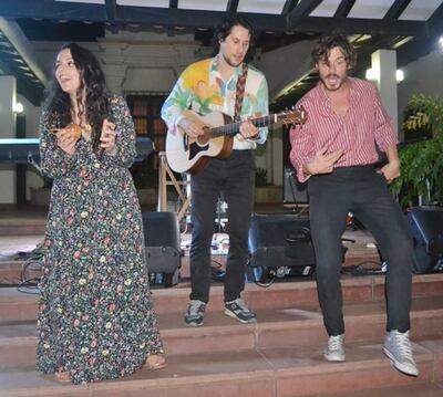 Nach, Xavier Polycarpe y Gaël Faure, durante su show en Asunción.