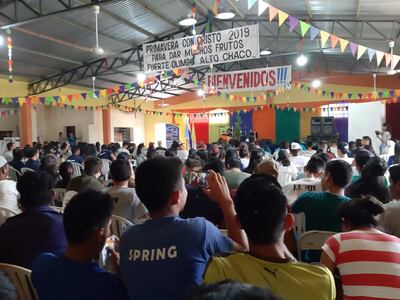 Los jóvenes reunidos en Fuerte Olimpo, este viernes.