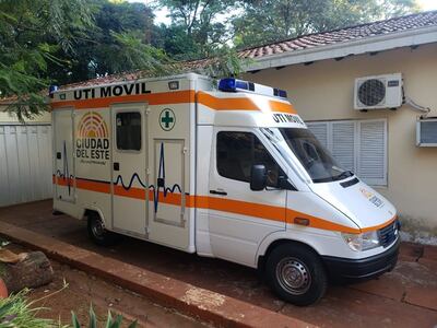 La ambulancia adquirida por la Municipalidad para el Hospital Regional de Ciudad del Este.