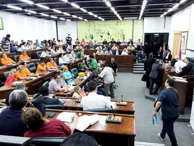 Vista de la audiencia pública organizada ayer por el Frente Guasu contra el plan de tercerizar servicios en el IPS.