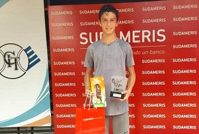 El juvenil tenista paraguayo Santiagio Martín Enriquez Bogado había disputado la final de 14 años singles del Pascuas Bowl 2019, cayendo en la definición ante el brasileño Thiago Guglieri.