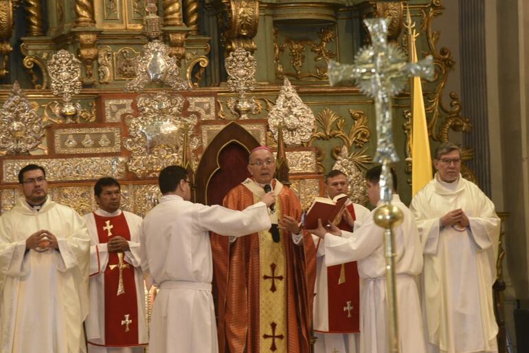 Monseñor Edmundo Valenzuela, arzobispo de Asunción.