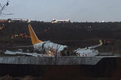 El avión Boeing 737 de Pegasus Airlines destruido en el aeropuerto Sabiha Gokcen de Estambul, Turquía.