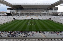 obreros-estrenan-gramado-del-arena-corinthians-144227000000-1077337.JPG