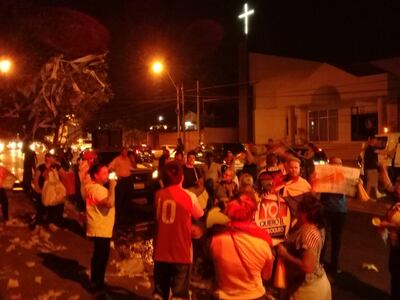 Escrache frente a la vivienda de Patricia Samudio, titular de Petropar.